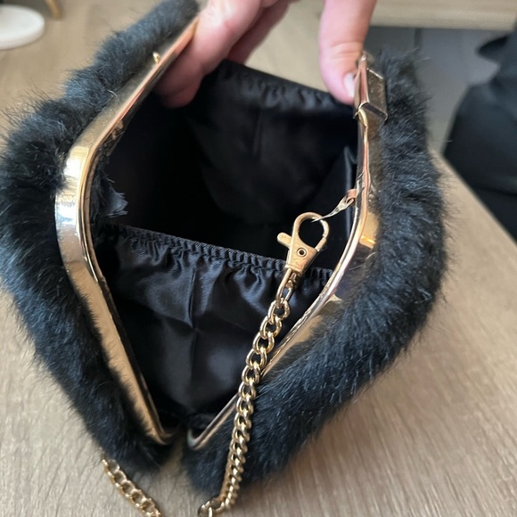 Elegant Black Faux Fur Shoulder Bag - Picture 5 of 13